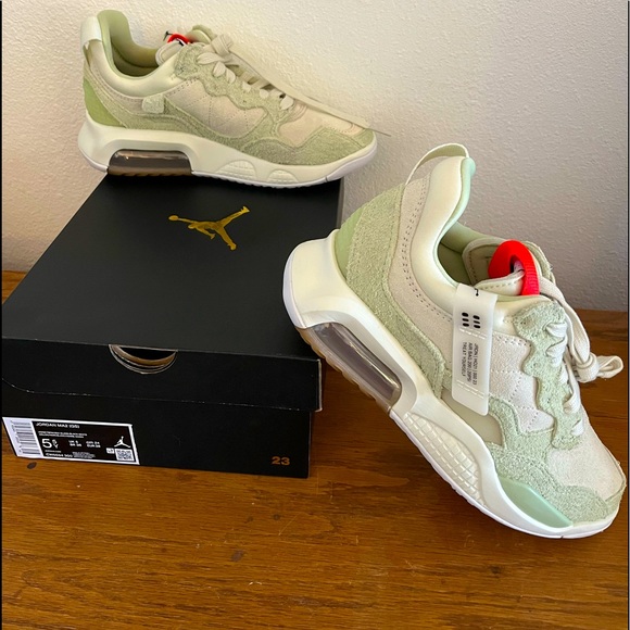 Nike Air Jordon MA2 Shoes - Nike Air Jordan MA2. Honeydew/Seaglass